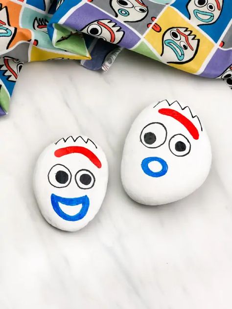 Looking for a fun Toy Story art project for the family to do together? These painted rock Forkys are a simple idea for kids!#simpleeverydaymom #forky #toystory #toystory4 #disney #kidsactivities Easy Cute Rock Painting Ideas, Diy Rock Painting Ideas, Painted Rock Ideas For Kids, Rock Painting Ideas Big Rocks, Paint Rock Ideas, Cute Simple Rock Painting Ideas, Family Rock Painting, Painted Rocks Simple, Kids Rock Painting Ideas