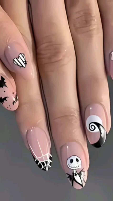 Nightmare Before Christmas Manicure, Christmas Character Nail Designs, The Nightmare Before Christmas Nails Art, Jack Christmas Nails, Jack Skellington Nail Designs, Jack Skellington Nails Christmas, Tim Burton Nail Art, Spooky Christmas Nails, Nightmare Before Christmas Nails Designs