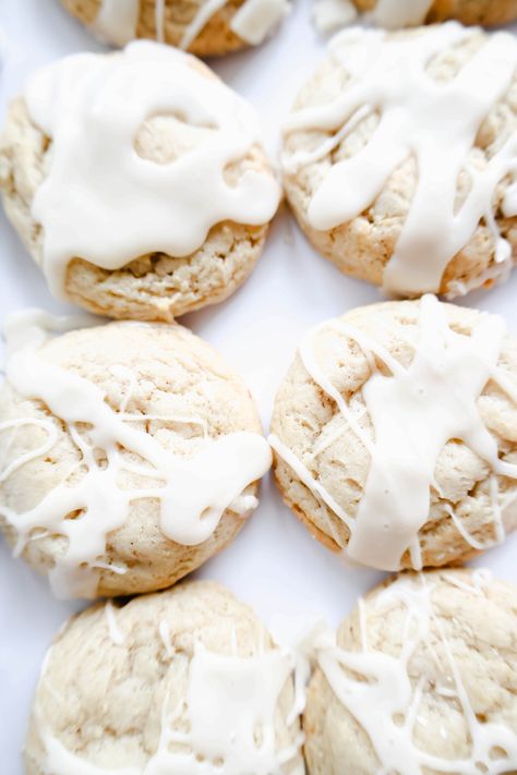 Soft and Chewy Maple Brown Sugar Cookies - Mrs Madi Brown Sugar Maple Cookies, Brown Sugar Cookies Recipe, Maple Brown Sugar Cookies, Cookie Recipes Thanksgiving, Brown Sugar Cookie Recipe, Brown Sugar Icing, Maple Icing, Maple Cookies, Butter Sugar Cookies