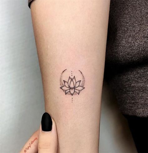 Ankle Tattoos For Women Anklet, Chinese Tattoo Designs, Tattoo Main, Lotusblume Tattoo, Simple Tattoos For Women, Ankle Tattoos For Women, Mini Tattoo, Inspiration Tattoos, Cute Small Tattoos