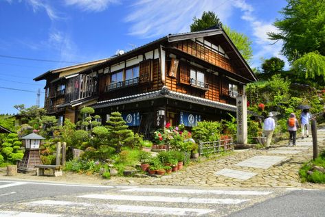 Magome-juku | Travel Japan - Japan National Tourism Organization (JNTO) Magome Juku, Japan Village, Local Map, Travel Japan, Residential House, Gifu, Best Seasons, Tea House, Tourist Destinations