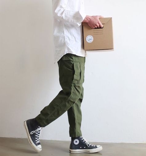 #men #fashionmen #menfashion #fashion Converse Outfits, Sneaker Outfits, Minimalist Fashion Men, Mens Casual Outfits Summer, Streetwear Mode, Converse Style, Street Style Outfits Men, Mens Casual Dress Outfits, Men Stylish Dress