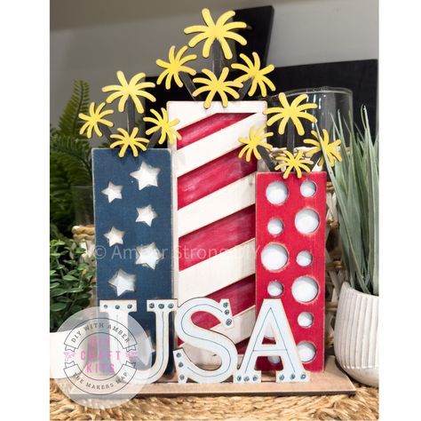 Quick and Easy 4th of July Crafts to Impress Your Guests Easy 4th Of July Crafts, Firework Craft, Address Planter, American Flag Crafts, 4th Of July Crafts, Winter Wood Crafts, Holiday Wood Crafts, July Decoration, Beautiful Paper Flowers