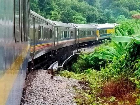 Jungle Train through Malaysia Jungle Train, Gua Musang, Train Tickets, Ipoh, Train Travel, Kuala Lumpur, Breathtaking Views, Nice View, The Locals