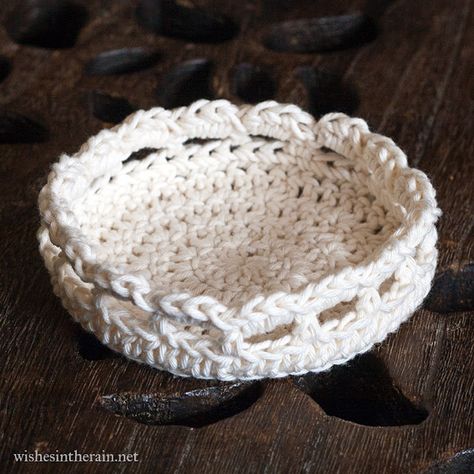 Crochet Coasters With Holder, Crochet Coaster Holder, Basket Design Ideas, Coasters Holder, Crochet Coasters Free Pattern, Crochet Bowl, Coaster Pattern, Crochet Cozy, Christmas Gift Basket Ideas