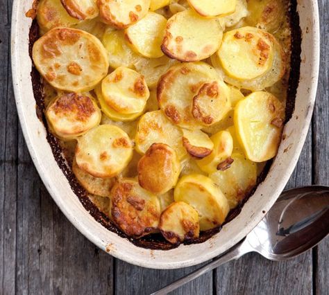 Annabel Langbein Potato Gratin with Gruyere and Garlic Recipe Potato Toppings, Fish Pie, Potato Gratin, Potato Pie, Crispy Potatoes, Classic Dishes, French Food, Chicken And Vegetables, Quick Easy Meals