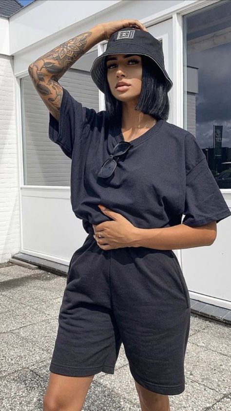 Black Bucket Hat Outfit, Bucket Hat Beach Outfit, Womens Bucket Hat, Baggy Tshirt, Bucket Hat Outfit, Designer Bucket Hats, Surprise Surprise, Summer Shorts Outfits, Tomboy Outfits