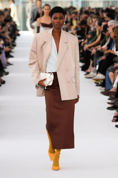 Givenchy RTW Spring 2024 [PHOTOS] – WWD Runway 2024, Modern Workwear, Spring Collection Fashion, Runway Inspiration, Ss 2024, Paris Fashion Week Runway, Fashion Trend Forecast, Couture Outfits, Fashion Week Runway