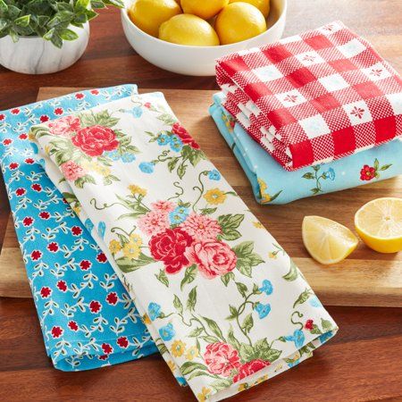 Rose Kitchen, Pioneer Woman Kitchen, Decor Spring, Sweet Romance, The Pioneer Woman, Spring Gifts, Light Blue Background, Kitchen Towel Set, Gorgeous Gardens