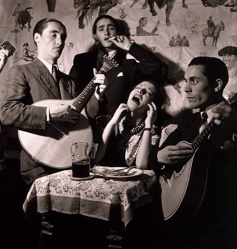 Toni Frissell: Fado singer in Portuguese night club, Lisbon, 1946 by trialsanderrors, via Flickr Music Paintings, Vintage Portugal, Illustration Projects, Portuguese Culture, Black And White Portraits, Lisbon Portugal, My Heritage, Vintage Photography, White Photography