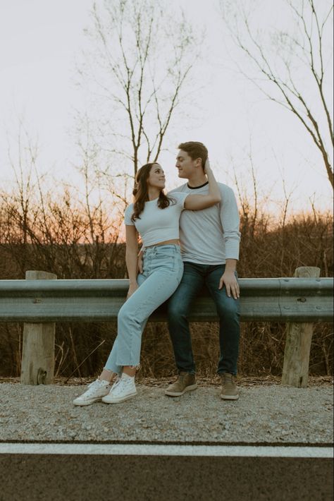 Couple Hill Photoshoot, Hills Pre Wedding Shoot, Couples Road Photoshoot, Couple Poses On Road, Hill Station Couple Photos, Hill Station Photography Ideas Couple, Gravel Road Photoshoot, Road Couple Photoshoot, Road Poses