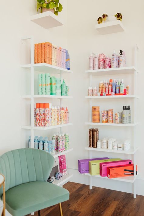 Salon Product Wall Display Ideas, Hair Salon Products Display, Quirky Salon Interior Design, Pastel Salon Interior, Best Hair Salon Design, Salon Interior Color Ideas, Hair Salon And Boutique Ideas, Salon Color Processing Area, Small Salon Organization Ideas