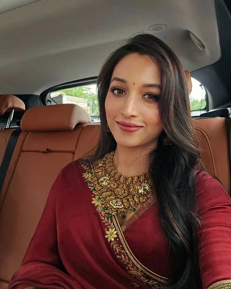 Srinidhi Shetty, Bengali Bridal Makeup, Turkish Women Beautiful, Beautiful Lips, Indian Actress Hot Pics, Indian Beauty Saree, India Beauty, Desi Beauty, New Pictures