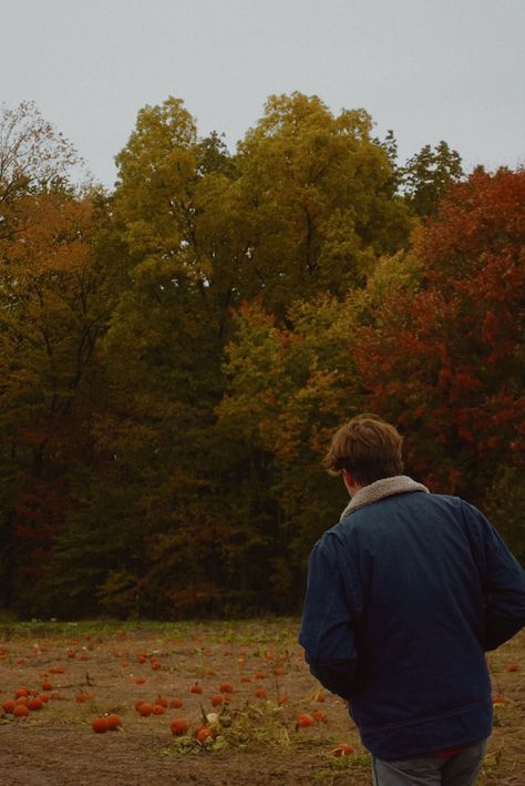 Cozy Guy Aesthetic, Fall Male Aesthetic, Guy Fall Aesthetic, Autum Pics Ideas, Redhead Guy Aesthetic, Boy Fall Photo Shoot Ideas, Fall Photography Inspiration, Men’s Fall Aesthetic, Men Fall Aesthetic