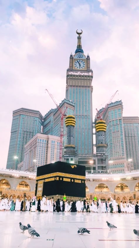 Kaaba Aesthetic, Makkah Aesthetic, Mecca Madinah, Mecca Images, Mecca Kaaba, Islamic Events, Medina Mosque, Islamic Wallpaper Iphone, Masjid Al Haram