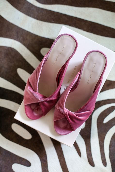 pink suede mules Pink Velvet Heels, Pink Suede Heels, Velvet Heels, Suede Mules, Pink Suede, Style Inspiration Summer, Suede Heels, Women's Summer Fashion, Types Of Shoes