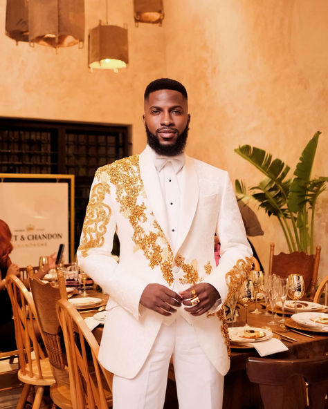 An Ivory White, dispersed floral pattered, slim shawl lapel tuxedo suit tux pant & diamond shaped bow tie.
What you get :
suit
pant trousers
Bow tie Golden Suit Men, White And Gold Suit Men, Gold Groomsmen Attire, Cream Tuxedo Wedding, White And Gold Suit, Gold Prom Suit, Groomsmen Attire Black, Shawl Lapel Tuxedo, African Bridal Dress