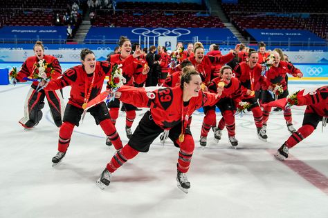 Olympic Podium, Team Canada Hockey, Canada Women, Canada Soccer, Hockey Posters, Canada Hockey, Freestyle Skiing, Women's Hockey, Hockey Stuff