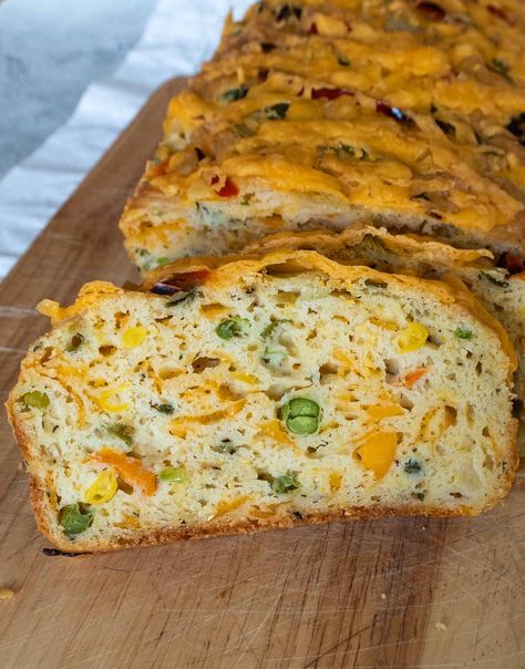 Savory Breakfast Bread, Breakfast With Bread, Gluten Free Quick Bread, Savory Bread Recipe, Recipes Savory, Pan Sin Gluten, Breakfast Bread Recipes, Spicy Cheese, Herb Bread