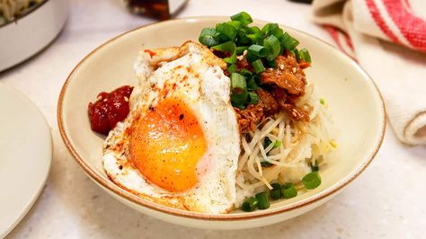 Simple Bibimbap - Fast, For The Weekdays! – FutureDish Spam Bibimbap, Homemade Bibimbap, Bibimbap Hello Fresh, Easy Bibimbap Bowl, Bibimbap Sauce, Korean Bimbap Bowls, Bibimbap Recipe, Steamed Spinach, Beef Marinade