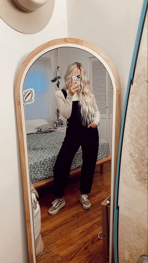 Black Vans Overalls Outfit, Overalls Outfit With Vans, Black Jean Overalls Outfit, Vans Overalls Outfit, Fall Vans Outfits, Vans Outfits For Women, Jean Overall Outfits Fall, Vans Overalls, Styling Vans