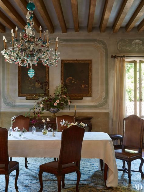 Inside the Villa Restored by Renzo Mongiardino | Architectural Digest Old World Interiors, Opulent Interiors, Italian Interior, Italian Decor, Murano Chandelier, Beautiful Dining Rooms, Antique Interior, Murano Glass Chandelier, Design Del Prodotto