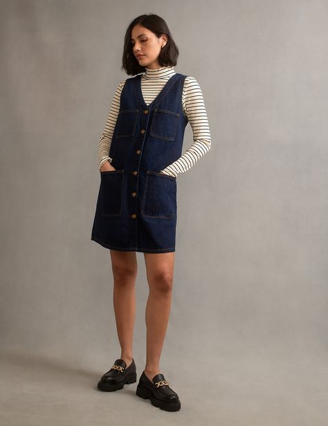 Denim Shift Dress Outfit, Dark Denim Dress Outfit, Dark Denim Dress, Denim Mini Dress Outfit, Denim Pinafore Dress Outfit, Denim Dress Winter, Pinafore Dress Outfit, Shift Dress Outfit, Denim Dress Outfit