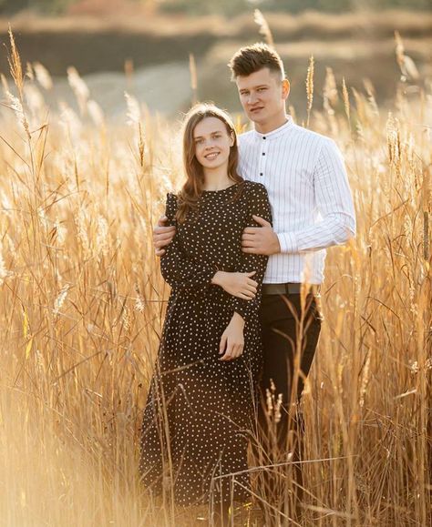 Pretty Poses, Western Couple, Wedding Announcements Photos, Couples Pics, Wedding Posing, Announcement Photos, Cute Engagement Photos, Christian Couples, Pre Wedding Poses