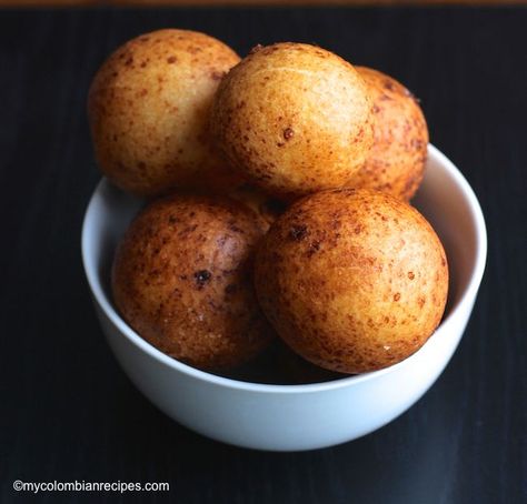 Bunuelos Colombianos, Bunuelos Recipe, Columbian Recipes, Colombian Dishes, Colombian Recipes, Colombian Cuisine, Mexican Desserts, Holiday Bread, Colombian Food