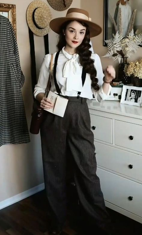 1940s Adventurer Aesthetic, Movie Director Outfit, Vintage Outfits 40s 1940s Style, Time Traveler Outfit, Outfits 40s, Vintage Outfits 40s, Retro Looks, Suspenders For Women, Academia Fashion