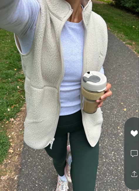 Fabulous Style, White Vest, Sherpa Vest, Granola Girl, Fall Fits, Athleisure Outfits, Winter Fits, Athletic Outfits, Hiking Outfit