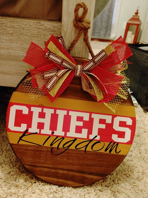 Chiefs Door Sign, Grillin And Chillin Sign, Kansas City Chiefs Craft, Chiefs Crafts, Chiefs Kingdom, Football Ideas, Pizza Pans, Door Signs Diy, Woodworking Shop Projects