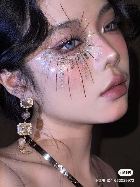 Editorial Gold Makeup, Gold Douyin Makeup, Celestial Makeup Looks, Tarot Makeup, Moon Goddess Makeup, Douyin Beauty, Dark Fairy Makeup, Dragon Makeup, Makeup Layout