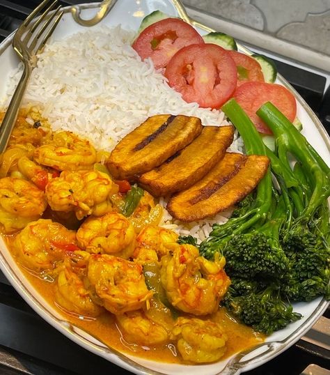 Wednesday Vibes, Fried Plantain, Coconut Curry Shrimp, Rice Fried, Jamaican Dishes, Curry Shrimp, Island Food, Jamaican Recipes, Caribbean Recipes