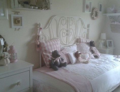 Gloomy Coquette, Pink Dot, Dark Paradise, Pretty Room, Dreamy Room, Room Makeover Inspiration, House Room, Pretty House, Dream House Decor