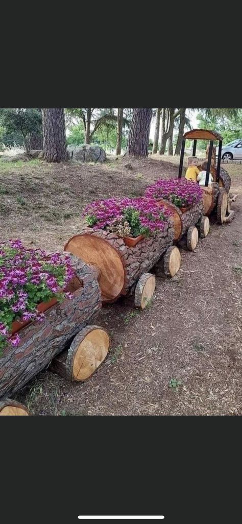 Train Planter, Wood Log Crafts, Log Projects, Log Planter, Wood Train, Wooden Log, Wood Logs, Creative Gardening, Samos