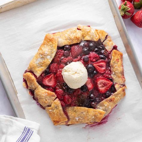 The Best Mixed Berry Galette (15 Minute Prep Time!) - Urban Farmie Cake Mix Biscotti Recipe, Berry Galette Recipe, Berry Galette, Caramel Apple Dump Cake, Bbq Desserts, No Bake Pumpkin Cheesecake, Culinary Classes, Galette Recipe, Almond Biscotti