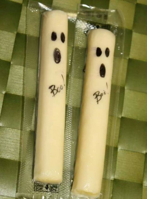 String cheese ghosts Diy Ghost, Class Party Ideas, Halloween Lunch, Halloween Class Party, Spooky Diy, Ghost Crafts, Ghost Diy, Preschool Snacks, String Cheese