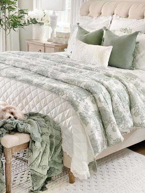 Cornwall Interiors, English Country Decor Bedroom, Sage Green Bedroom, Bedroom Updates, Texas House, Makeover Bedroom, Creative Bedroom, Casa Vintage, Green Bedroom