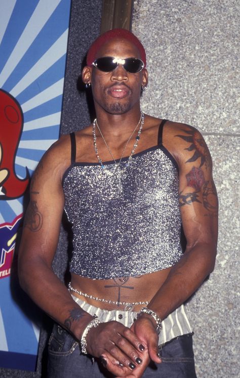 Dennis Rodman Outfit, Denis Rodman, Tie Up Shirt, Dennis Rodman, 90s Looks, Mtv Movie Awards, Velvet Trousers, Acid Wash Jeans, Low Rise Jeans