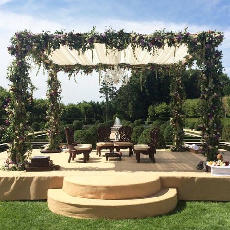 Beautiful rustic mandap! Great job Elegant Affairs Inc. Wedding Mandap Indoor, Rustic Mandap, Outdoor Mandap, Draped Ceiling, Floral Mandap, Vidhi Mandap, Mandap Ideas, Dome Wedding, Mandap Design