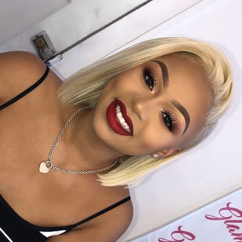 Blonde Hair Red Lips, Blonde Dye, Make Up Inspiration, Makeup For Black Skin, Face Beat, Makeup Eyes, Makeup On Fleek, Glamour Makeup, Dark Skin Makeup