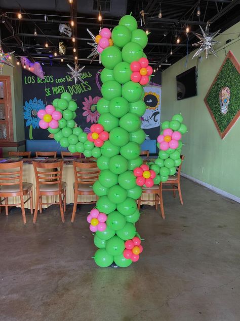 Cactus Balloon Column by Capri & Eros Occasions Houston Cactus Balloon Arch, Cactus Balloons, Balloon Cactus Diy, Texas Balloon Arch, Fiesta Balloon Column, New Mexico Balloon Fiesta, Palm Tree Balloon Column, Halloween Parade Float, Cactus Balloon