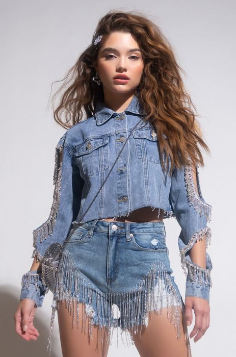 Diy Denim Skirt, Fashion Week Inspiration, Crop Denim Jacket, Beyonce Outfits, Denim And Diamonds, Rhinestone Fringe, Denim Fashion Women, Stylish Dpz, Denim Diy