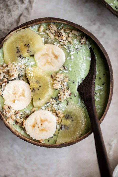 Green Smoothie Bowl - Ahead of Thyme Smoothie Bowl Green, Green Smoothie Bowl Recipe, Veggie Smoothies, Green Smoothie Bowl, Quick Energy, Avocado Banana, Banana Breakfast, Healthy Drinks Smoothies, Smoothie Bowl Recipe