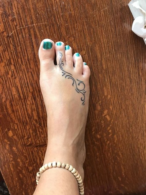 Tattoos For Feet Ideas For Women, Henna Foot Tattoos For Women, Feet And Ankle Tattoos, Toes Tattoos For Women, Toe Ring Tattoos For Women, Toe Tattoos For Women Simple, Small Feet Tattoos For Women, Simple Foot Tattoos For Women, Cute Foot Tattoos For Women