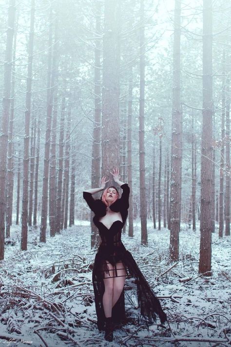 Witchy Snow Photoshoot, Bouidor Photography Forest, Winter Bodouir Photoshoot, Winter Witch Photoshoot, Dark Winter Photoshoot, Outdoor Boudiour Ideas Forest, Dark Budoir Sessions, Halloween Bodouir Photoshoot, Outdoor Boudiour Ideas Winter