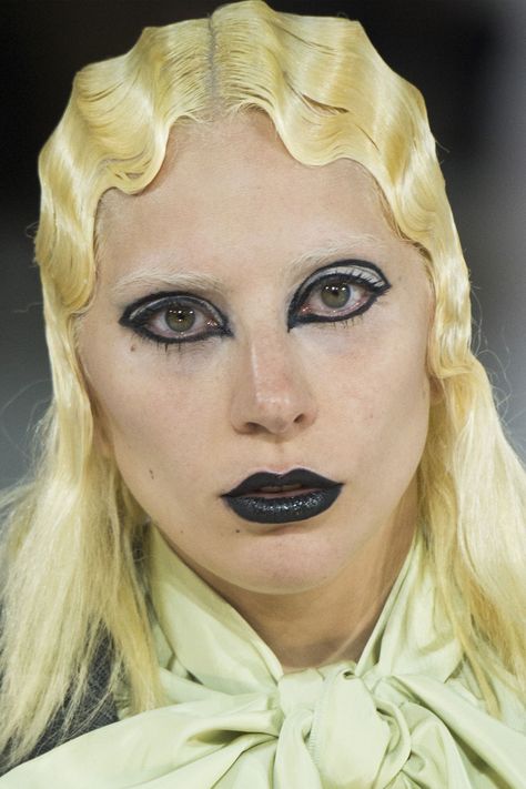 Lady Gaga Makeup, Lady Gaga Pictures, La Fashion Week, 인물 사진, Up Girl, Fall 2016, Beauty Trends, Lady Gaga, Style Icon