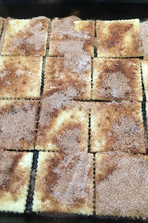 Cinnamon Sugar Crackers You Can’t Say No To Cinnamon Toast Bread, Bars With Sweetened Condensed Milk, Dolly Bars, Graham Cracker Butter, Hello Dolly Bars, Crackers Appetizers, Seasoned Crackers, Toast Bread, Cracker Snacks