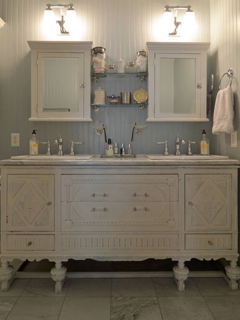 Amazing Vintage Buffet Repurposed into a Bathroom Vanity Shabby Chic Bathroom Vanity, Beachy Cottage, Bathroom Vanity Remodel, Farmhouse Bathroom Decor Ideas, Bathroom Vanity Decor, Farmhouse Bathroom Vanity, Eclectic Bathroom, Diy Vintage Decor, Shabby Chic Dresser